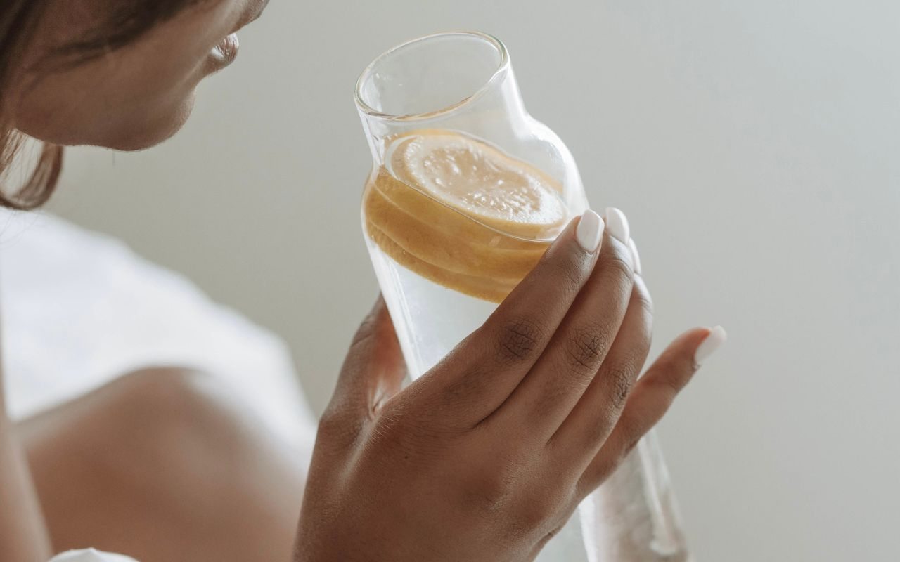 agua-quente-com-limao É verdade que água quente com limão cura o câncer e outras doenças?
